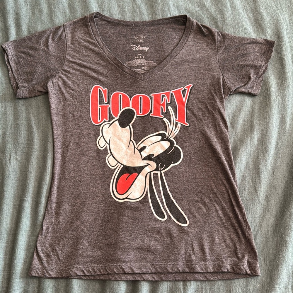 Disney logo Goofy T-shirt women’s sz Large Heather Grey v neck style